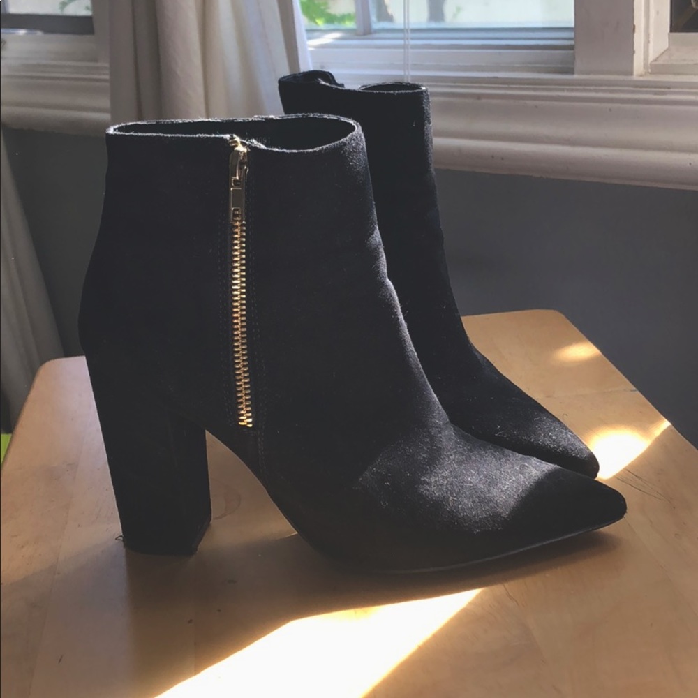POINTED TOE BOOTIES